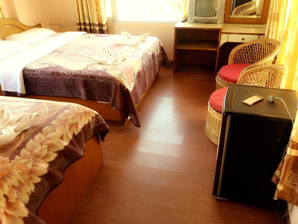 Hotel Himalayan Inn Покхара Экстерьер фото