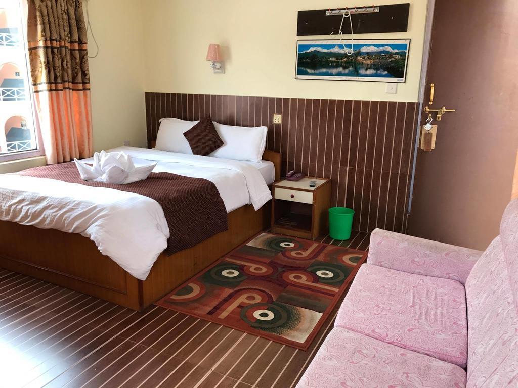Hotel Himalayan Inn Покхара Экстерьер фото