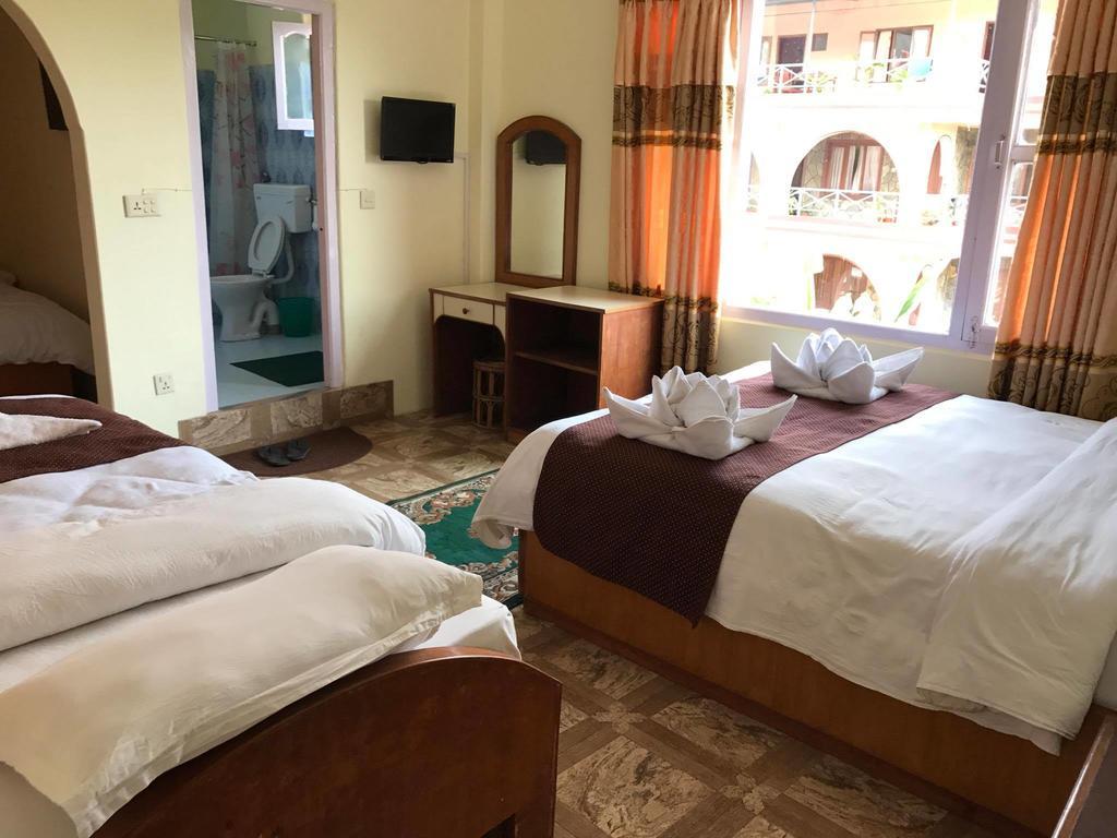 Hotel Himalayan Inn Покхара Экстерьер фото