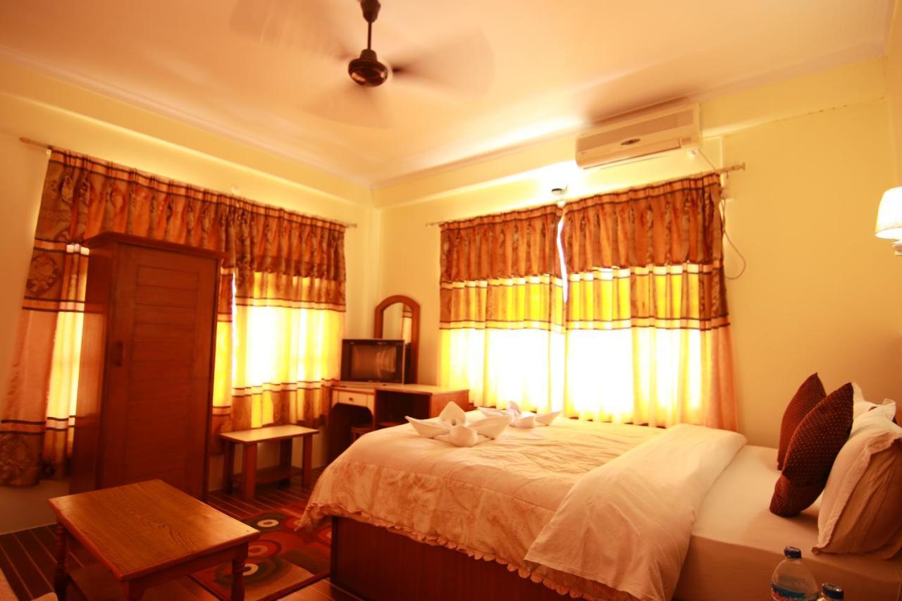 Hotel Himalayan Inn Покхара Экстерьер фото