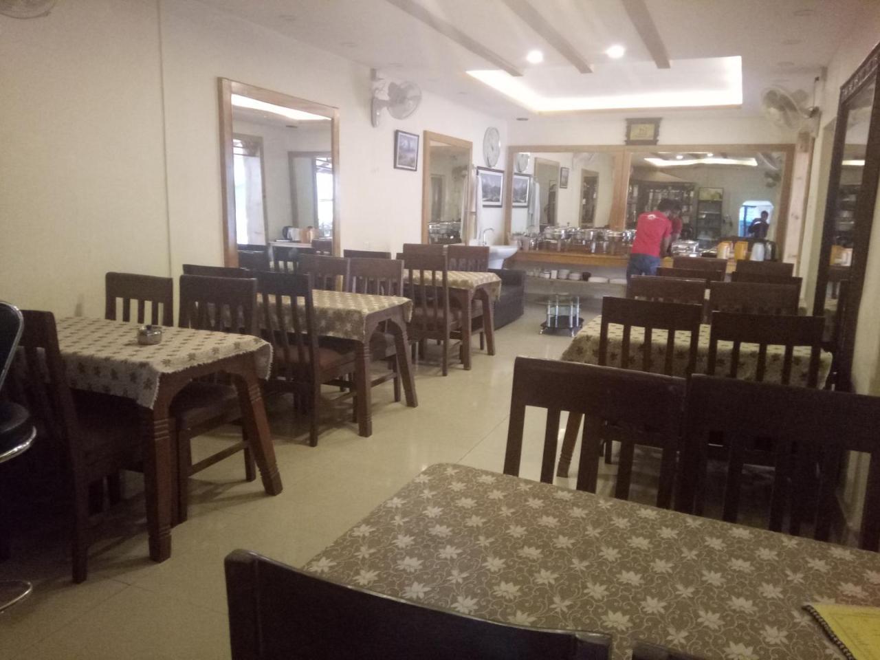 Hotel Himalayan Inn Покхара Экстерьер фото